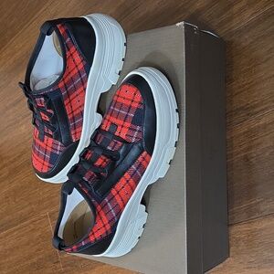 LINEA PAOLO ROWEN SLIP ON PLATFORM SNEAKERS RED BLACK WHITE PLAID NEW IN BOX 7